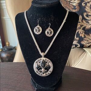 #127 - LIVE SHOW -✨🆕✨Silver & Black Fleur-de-Lis Pendant Necklace & Earrings Set